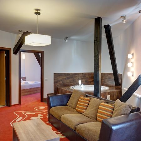 Hotel Ave Lux Săcele Eksteriør bilde