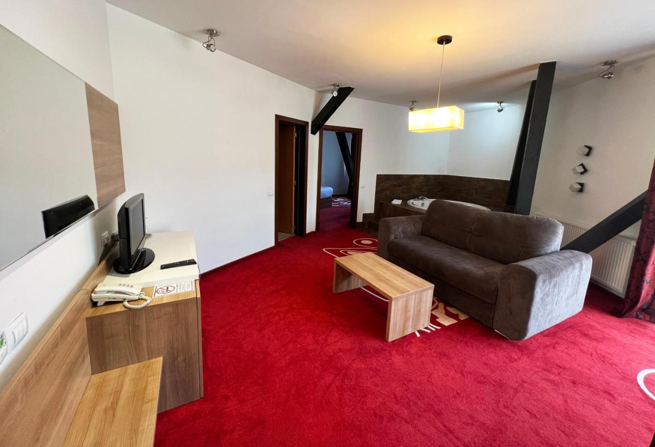 Hotel Ave Lux Săcele Eksteriør bilde