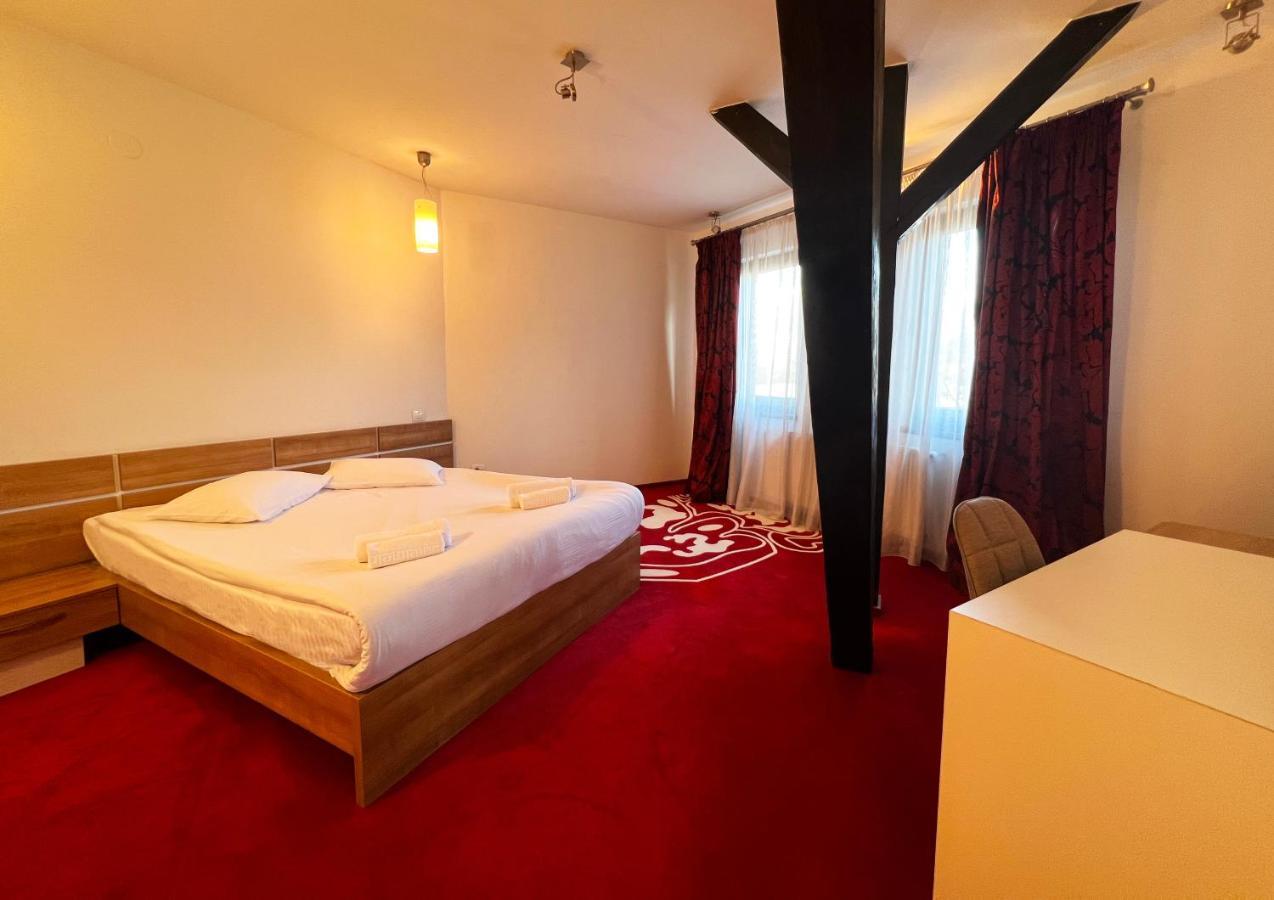 Hotel Ave Lux Săcele Eksteriør bilde