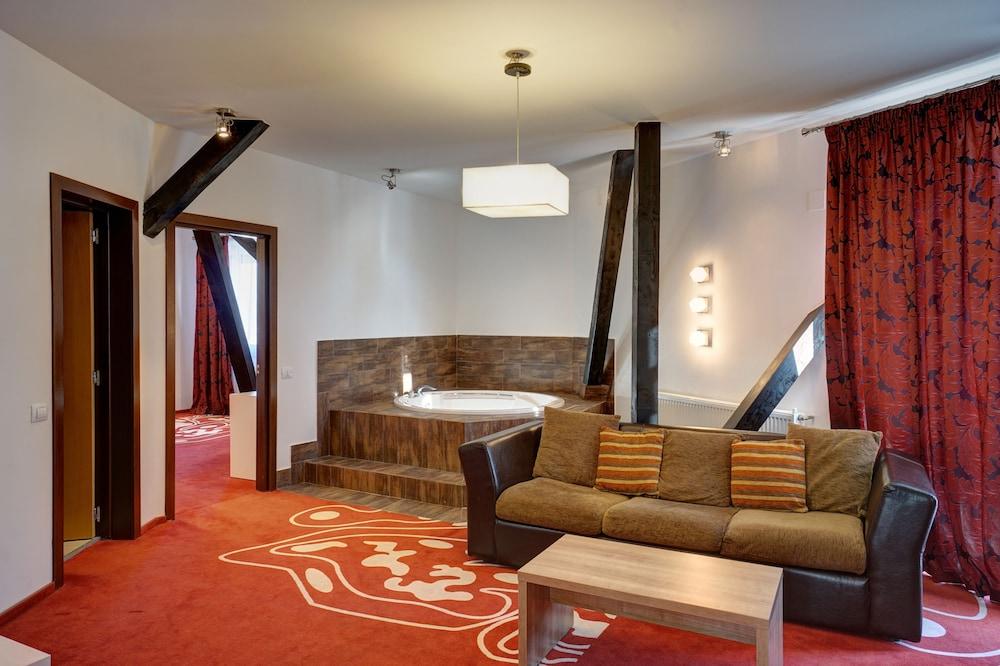 Hotel Ave Lux Săcele Eksteriør bilde