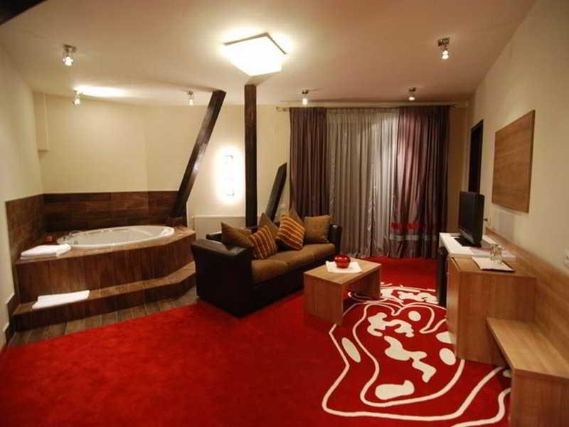 Hotel Ave Lux Săcele Eksteriør bilde
