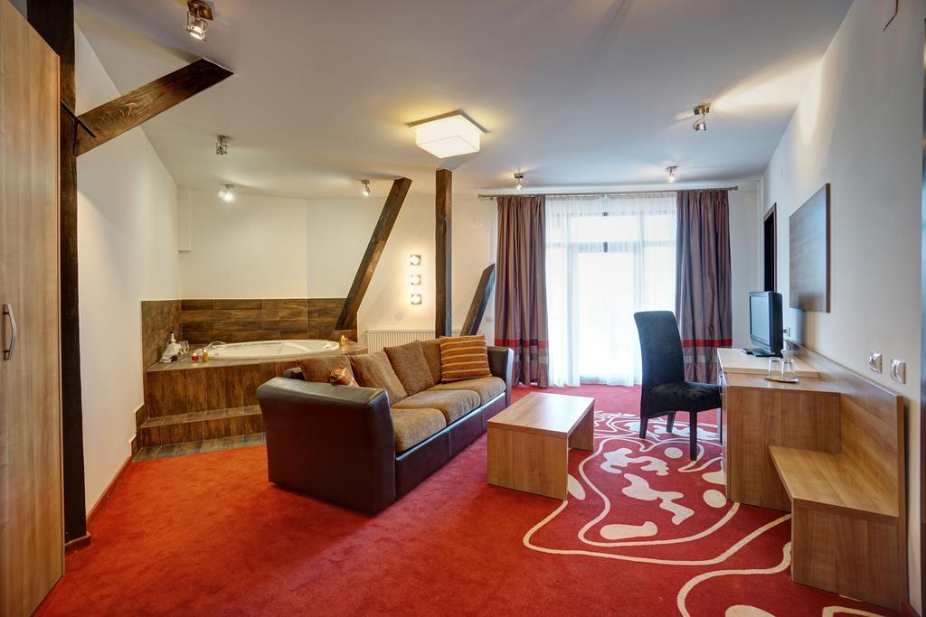 Hotel Ave Lux Săcele Eksteriør bilde